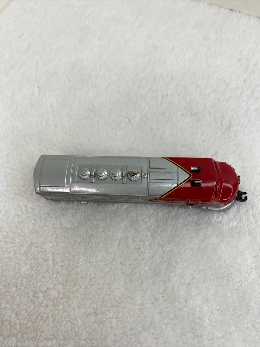Hallmark Keepsake 1997 Lionel Train  1950 Santa Fe F3 Diesel Locomotive Ornament